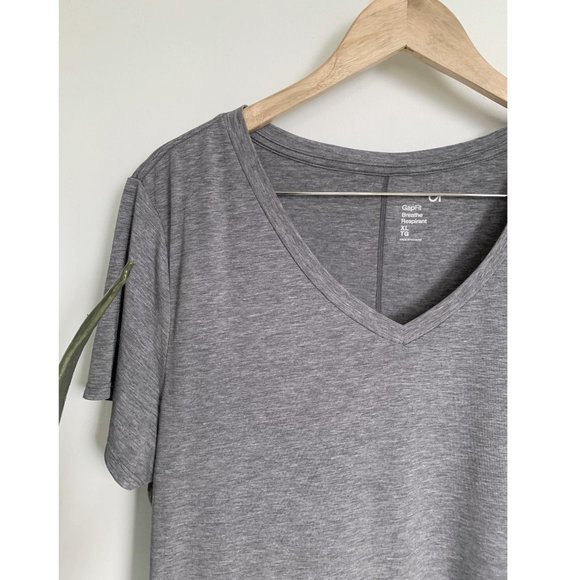 GapFit Breathe V-neck t-shirt Grey XL - Picture 2 of 5